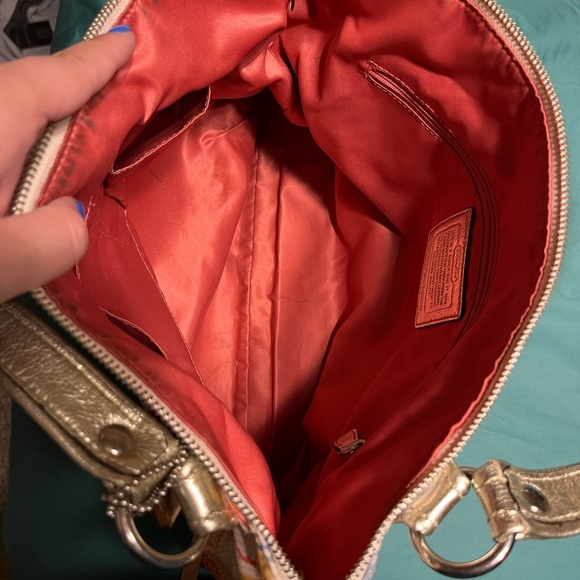 Signature Coach multicolor large shoulder handbag - Picture 3 of 5